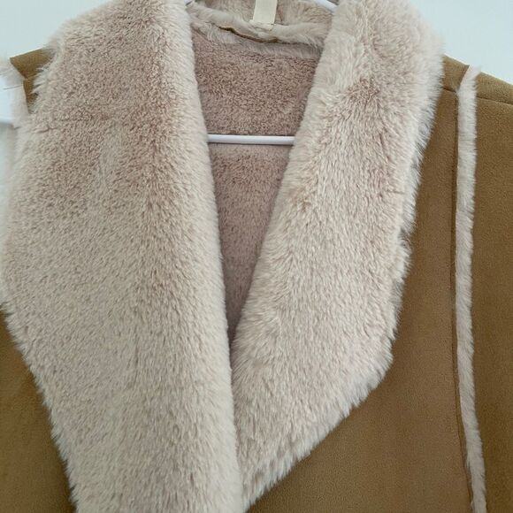 Faux fur vest - Picture 5 of 5